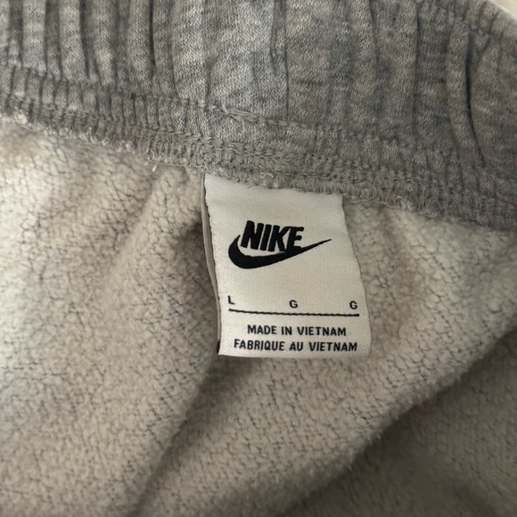 Nike Oversized Sweatpants - Picture 4 of 4